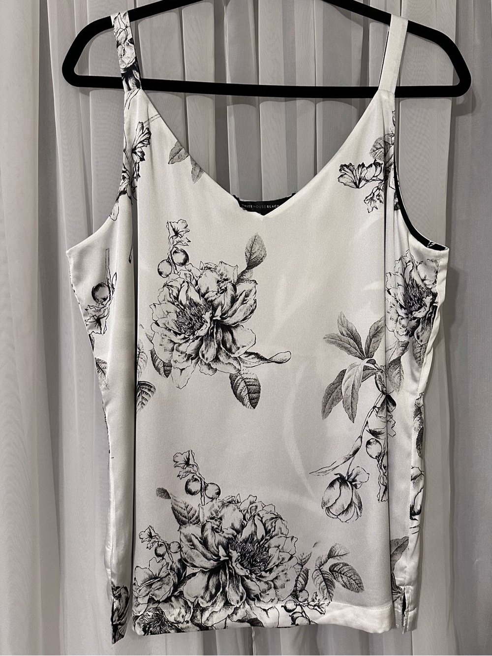 White House Black Market Reversible White Black Floral Print V-Neck Tank Size L